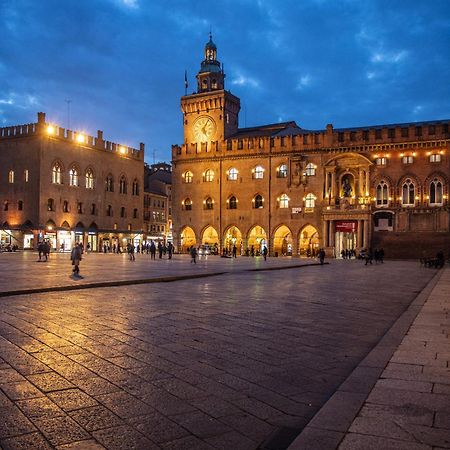Urbanicooh Paracelso - Piazza Maggiore View โบโลญญา ภายนอก รูปภาพ