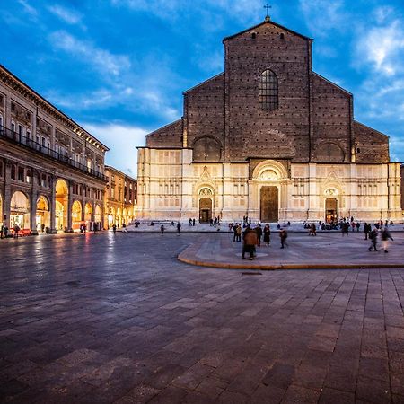 Urbanicooh Paracelso - Piazza Maggiore View โบโลญญา ภายนอก รูปภาพ