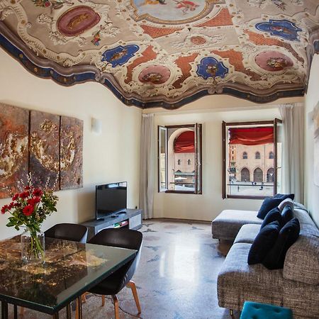 Urbanicooh Paracelso - Piazza Maggiore View โบโลญญา ภายนอก รูปภาพ