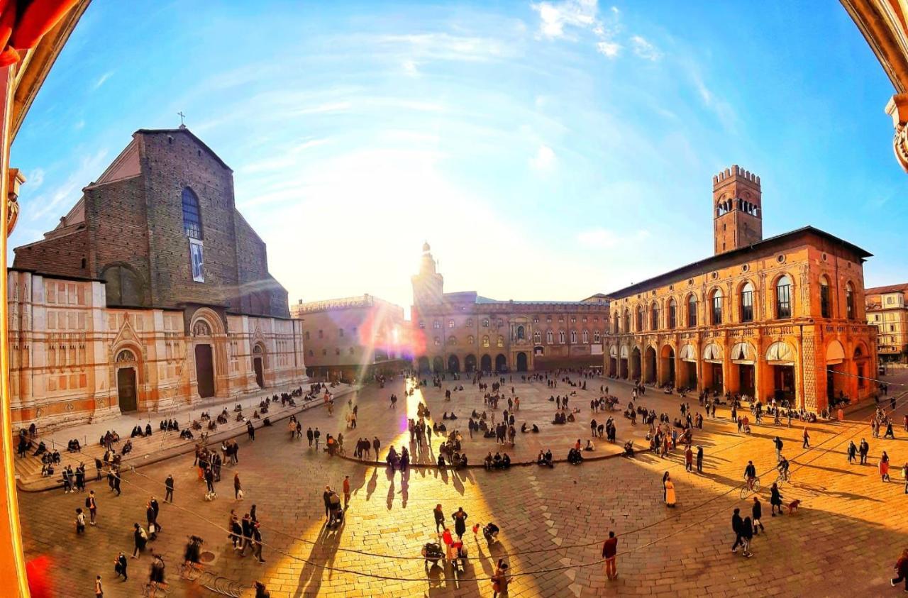 Urbanicooh Paracelso - Piazza Maggiore View โบโลญญา ภายนอก รูปภาพ