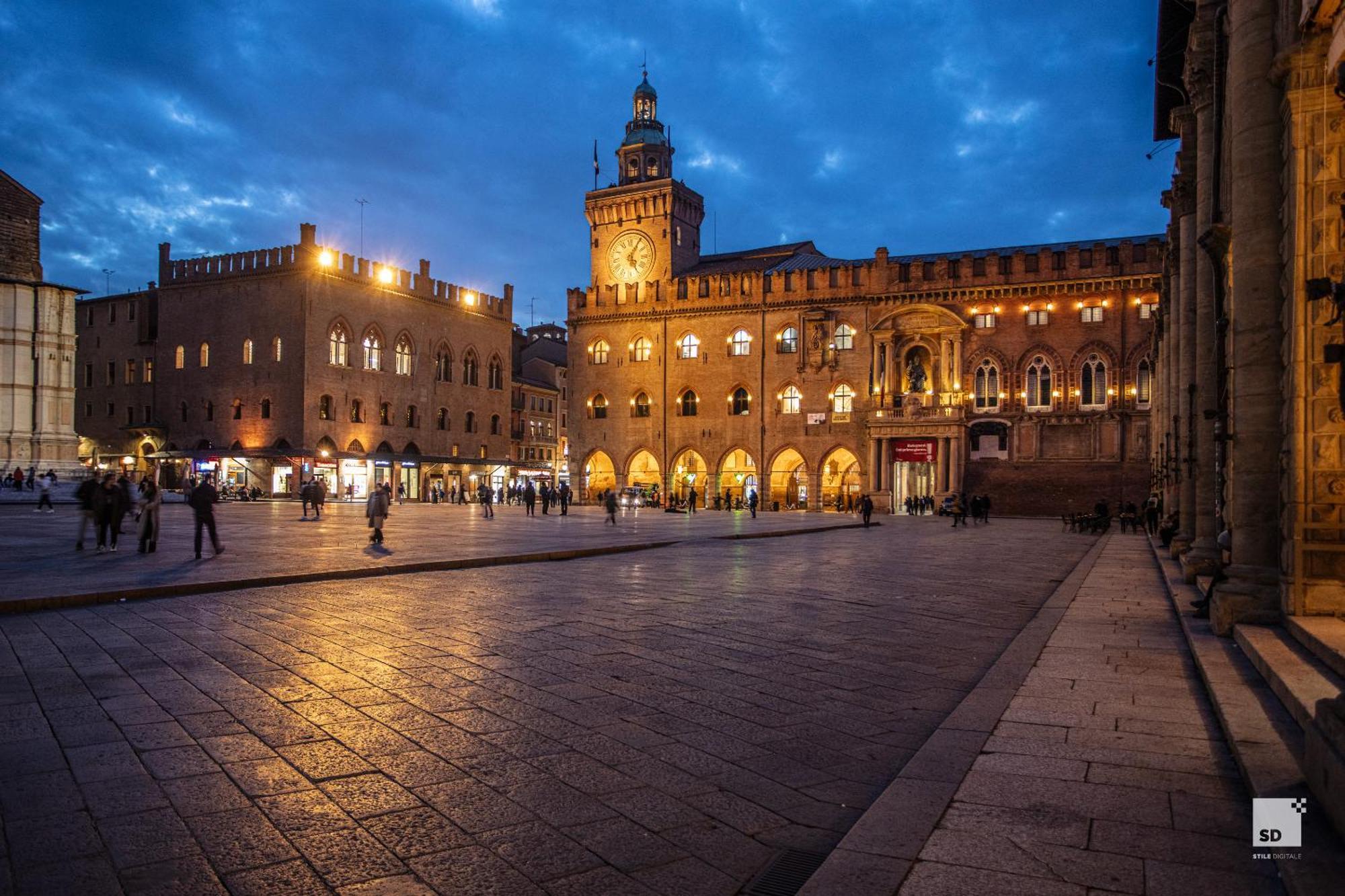 Urbanicooh Paracelso - Piazza Maggiore View โบโลญญา ภายนอก รูปภาพ