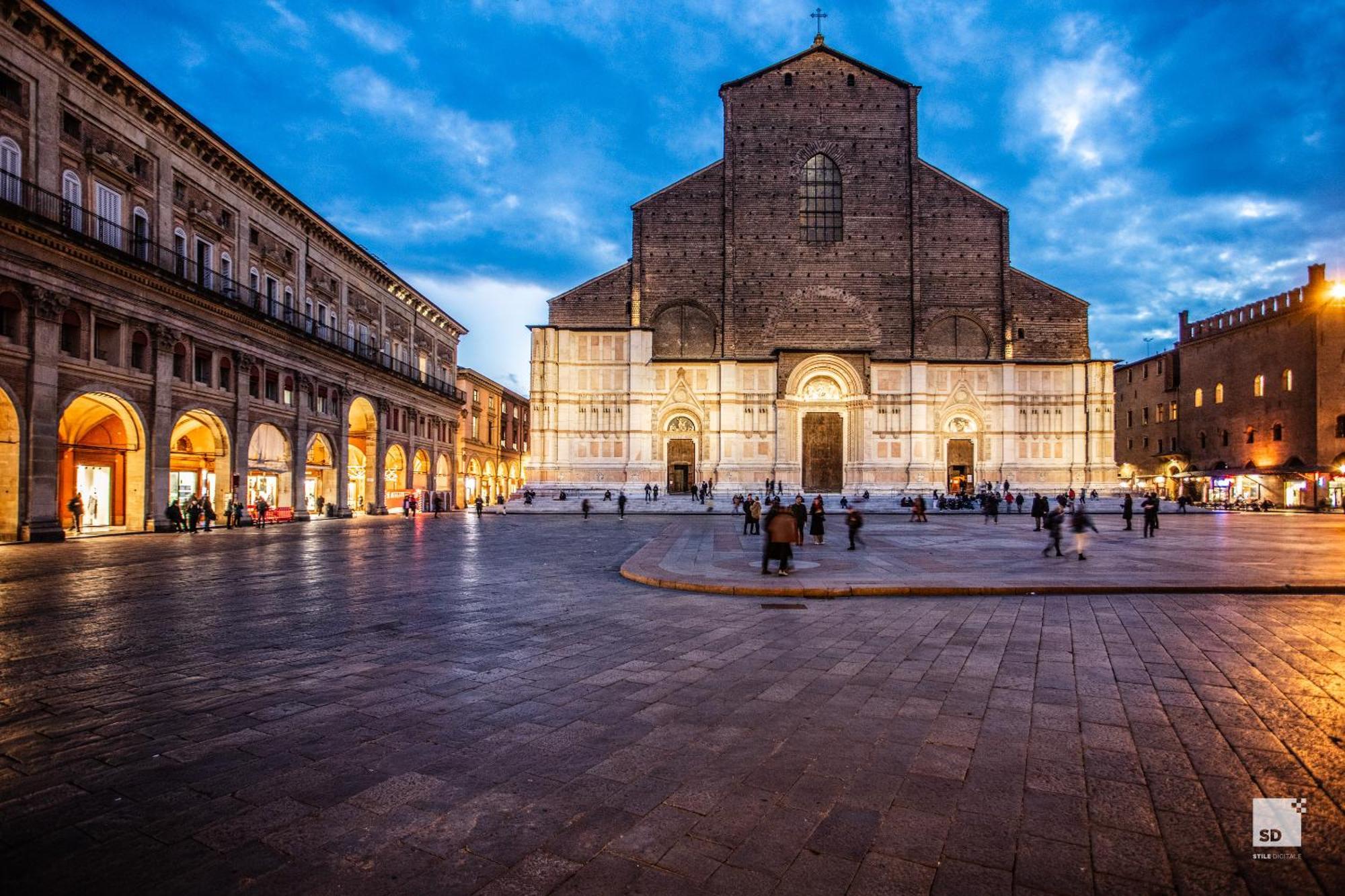 Urbanicooh Paracelso - Piazza Maggiore View โบโลญญา ภายนอก รูปภาพ