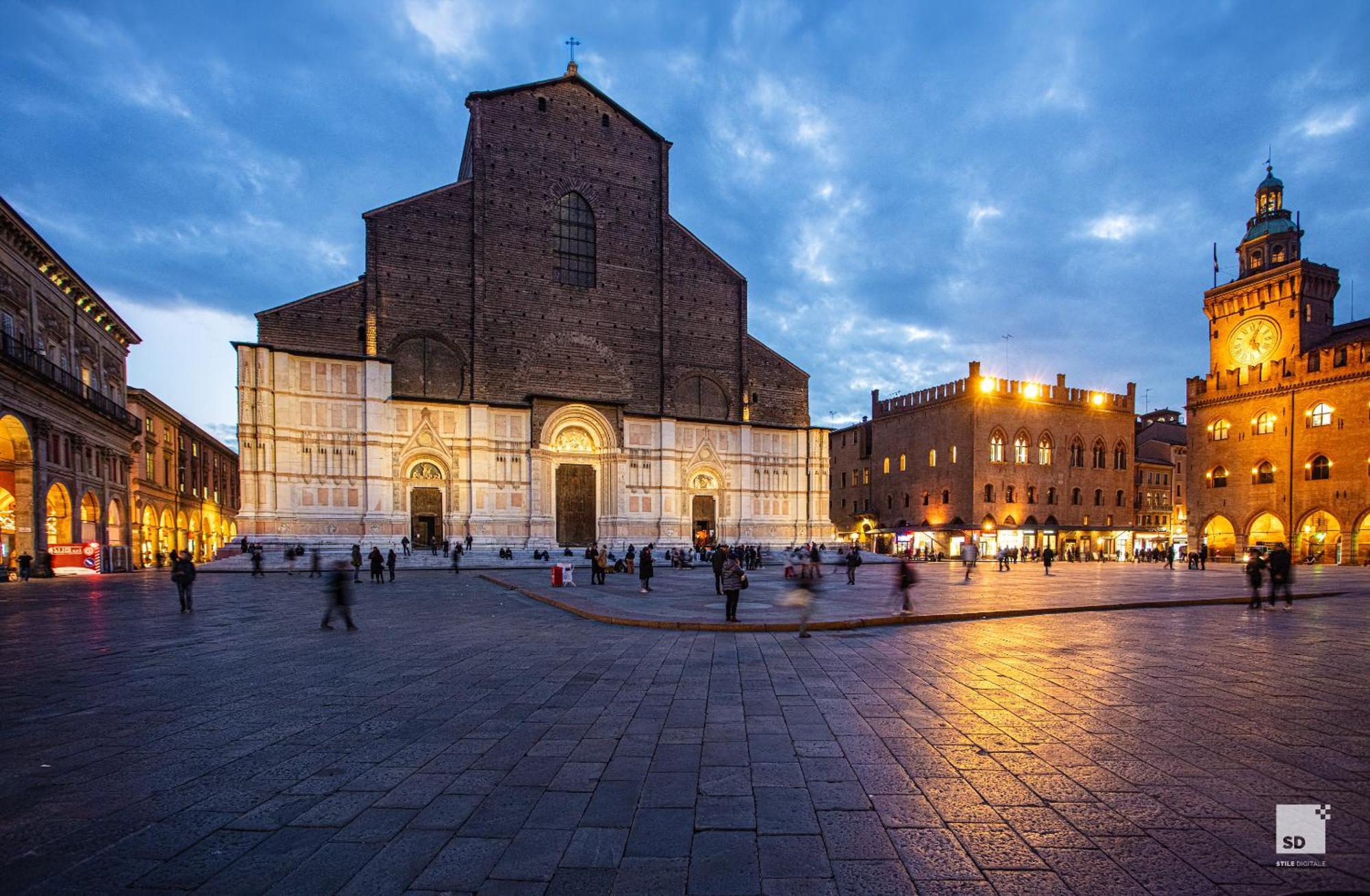 Urbanicooh Paracelso - Piazza Maggiore View โบโลญญา ภายนอก รูปภาพ