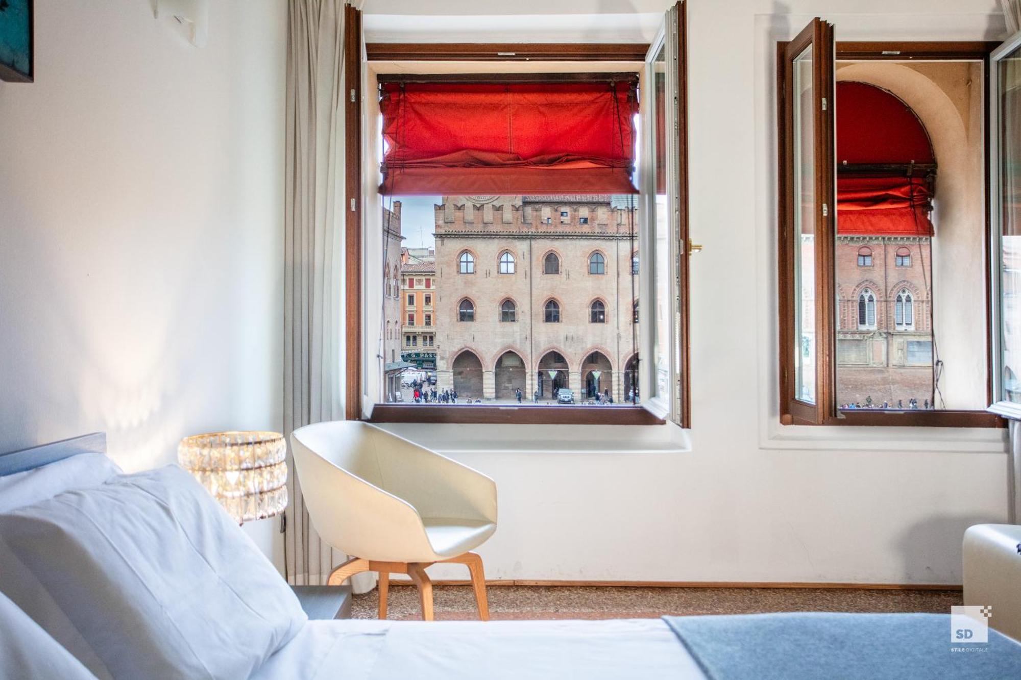 Urbanicooh Paracelso - Piazza Maggiore View โบโลญญา ภายนอก รูปภาพ